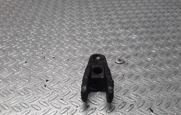 Mercedes-Benz S W220 Fuel Injector clamp holder