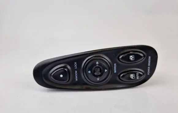 Hyundai Coupe Electric window control switch 9357027000 9357027100