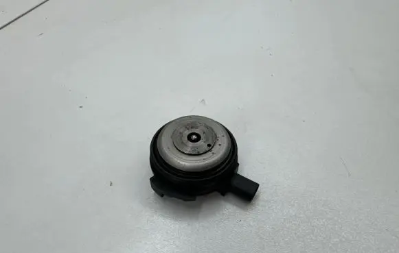 BMW 3 G20 G21 Camshaft vanos timing valve 7614288 1614288 1136