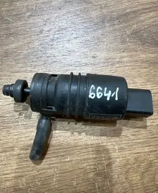 BMW 3 E90 E91 Windscreen/windshield washer pump 7302588