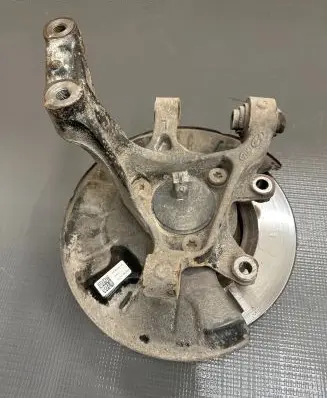 Rear wheel hub spindle/knuckle