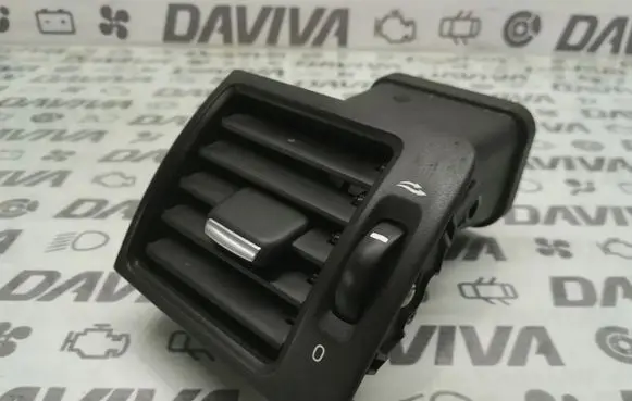 Volvo V50 Dashboard side air vent grill/cover trim