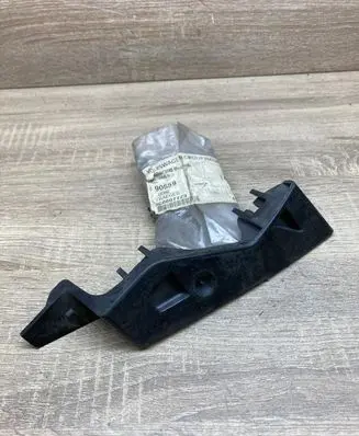 Volkswagen PASSAT B6 Front bumper mounting bracket 3C0807723