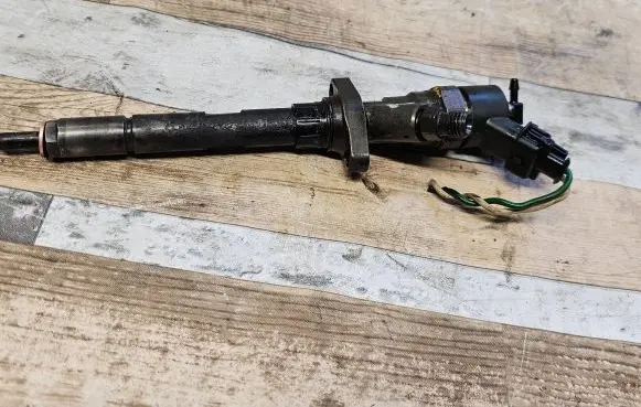 Peugeot 607 Fuel injector 0445110036 9637277980