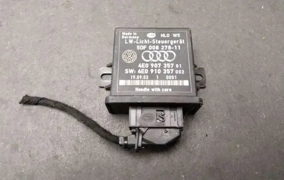 Audi A8 S8 D3 4E Light module LCM 5DF00827811 4E0907375