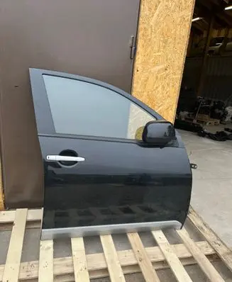 Mitsubishi Outlander Front door