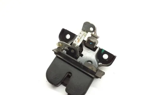 Audi A4 S4 B5 8D Tailgate/trunk/boot lock/catch/latch 8L0827520C