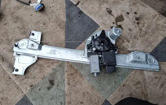 Citroen C3 Front door window regulator with motor 9813093480
