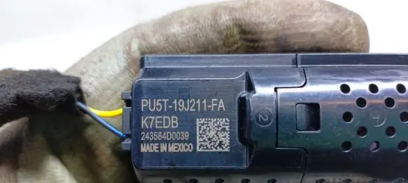 BMW X3 F25 USB socket connector PU5T19J211FA