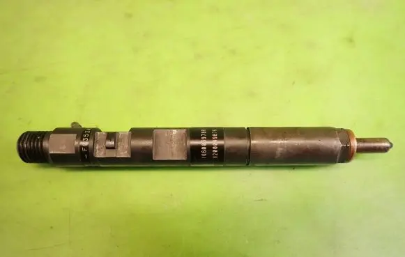 Nissan Almera N16 Fuel injector 820004987628232242