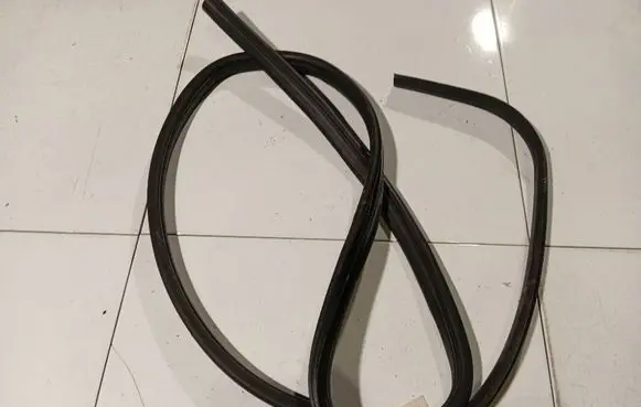 Ford Focus C-MAX Rubber seal front coupe door 