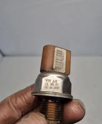 Volkswagen PASSAT B6 Fuel pressure sensor 55PP2602 0921854012