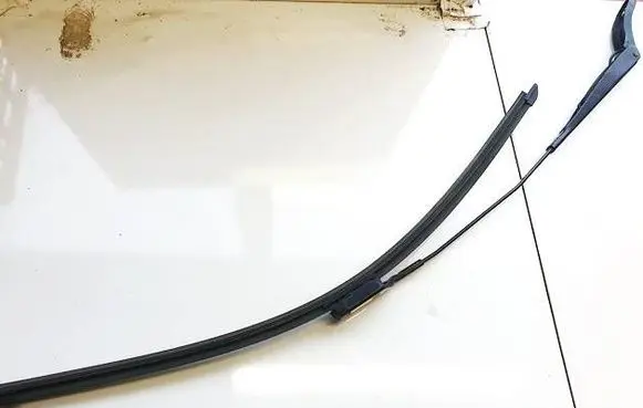 Front wiper blade arm