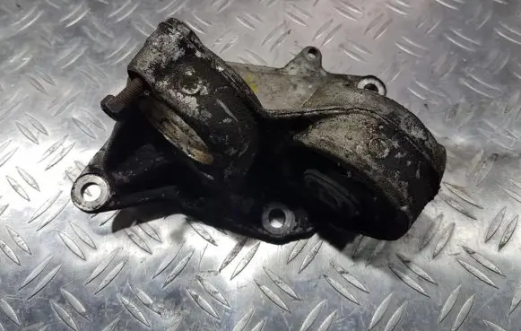 Peugeot 406 Engine mount bracket 96133053