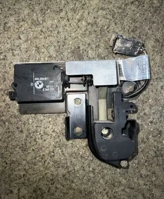 BMW 5 E39 Tailgate window lock/catch/latch 8360193