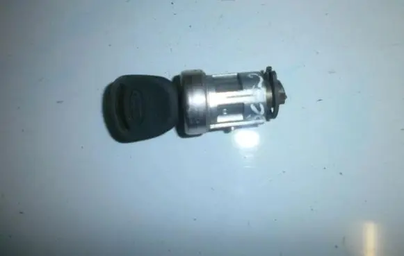 Ford Mondeo MK II Ignition lock d07ka