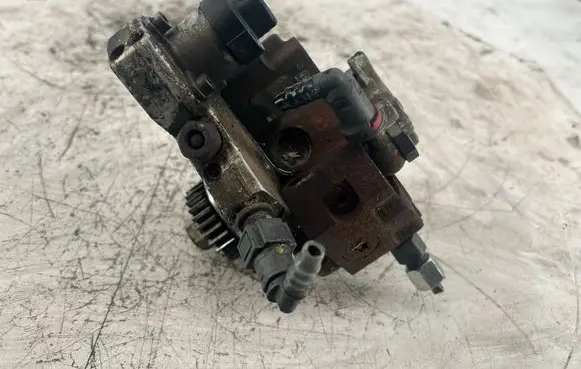 Renault Trafic II (X83) Fuel injection high pressure pump 0445010099 8200680077 8200385478