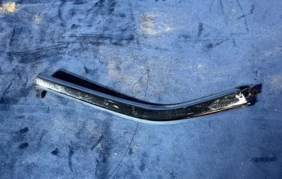 Mitsubishi Outlander Front bumper upper radiator grill