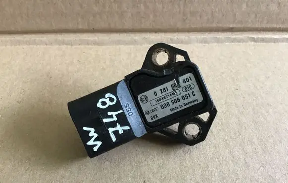 Volkswagen Touareg I Air pressure sensor 0281002401 038906051C