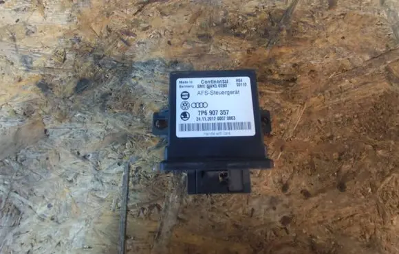 Volkswagen Touareg II Light module LCM 7P6907357 5WK50280 2411201200