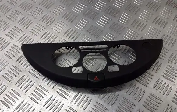 Nissan Note (E11) Radio/GPS head unit trim 250209U00A
