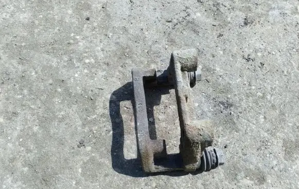 Opel Meriva A Brake caliper pad carrier rear 