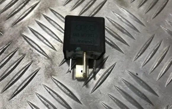Audi A4 S4 B5 8D Other relay 443951253j