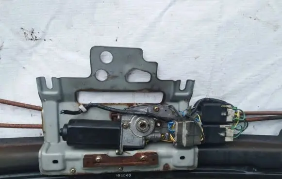 Mazda 626 Sunroof motor/actuator t1608010