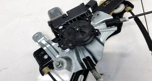 Opel Zafira C Front door window regulator motor 20951581