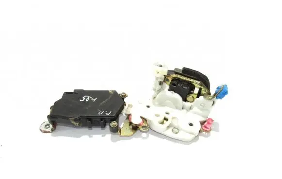 Subaru Impreza I Front door lock