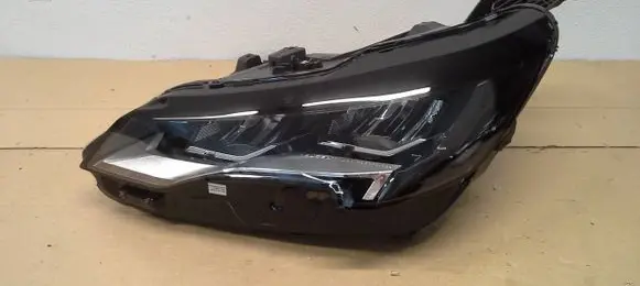 Peugeot 3008 II Headlight/headlamp 89914773