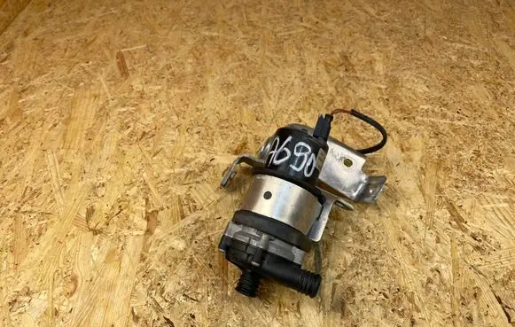 Mercedes-Benz CLS C218 X218 Electric auxiliary coolant/water pump A0005000386