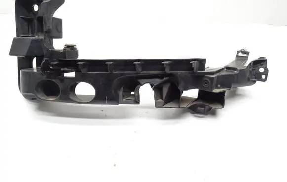 Audi A3 S3 8P Headlight/headlamp mounting bracket 8P0805607