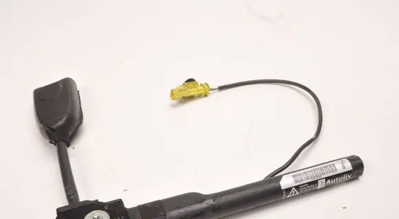 Opel Astra J Front seatbelt 13367542