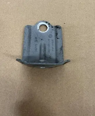 Volkswagen Tiguan Fender mounting bracket 571821429