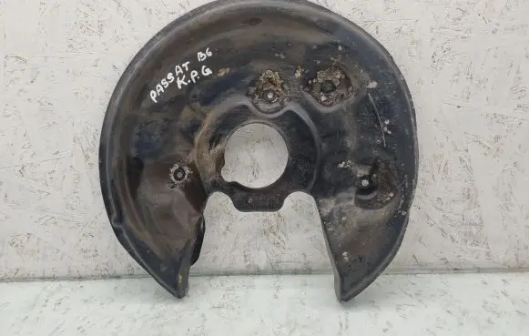 Volkswagen PASSAT B6 Rear brake disc plate dust cover 5N0615611