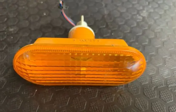 Front fender indicator light