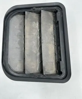Quarter panel pressure vent