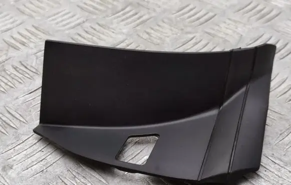 Rear/tail light trim molding
