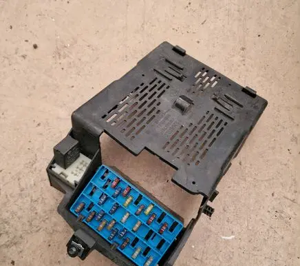 Renault Megane I Fuse module 1096033j