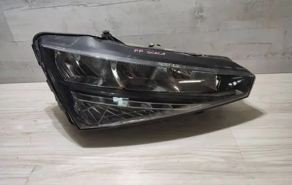 Skoda Scala Headlight/headlamp 657941016 90176072