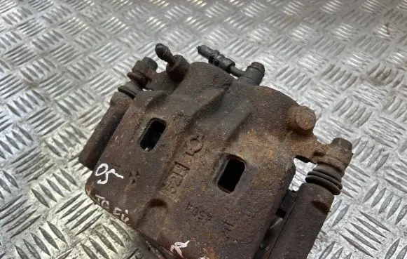 Nissan X-Trail T30 Front brake caliper