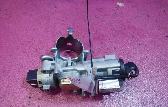 Mazda 323 F Ignition lock VP2ALF15607AC