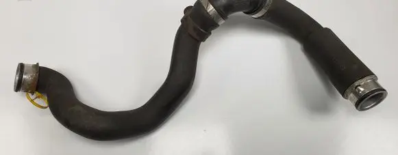 Mercedes-Benz C W203 Engine coolant pipe/hose 2035015582