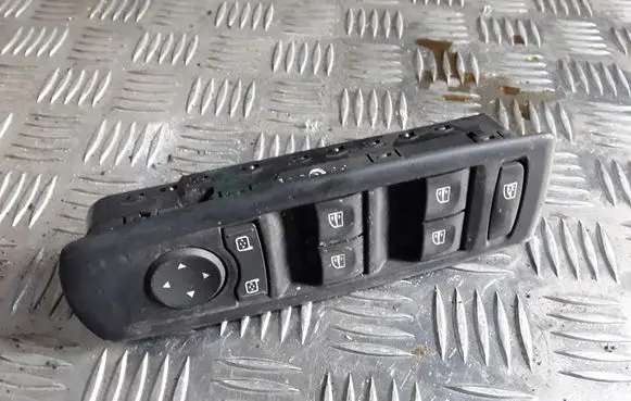 Renault Laguna III Electric window control switch 809610007R
