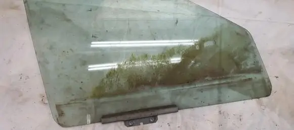 Ford Escort Front door window glass four-door