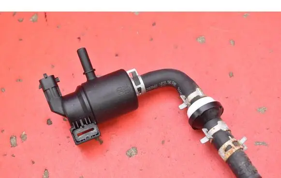KIA Sportage Vacuum valve 289102M420