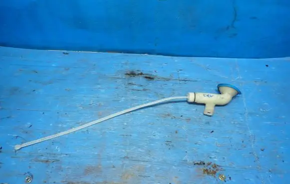 Honda CR-V Window washer liquid tank fill tube