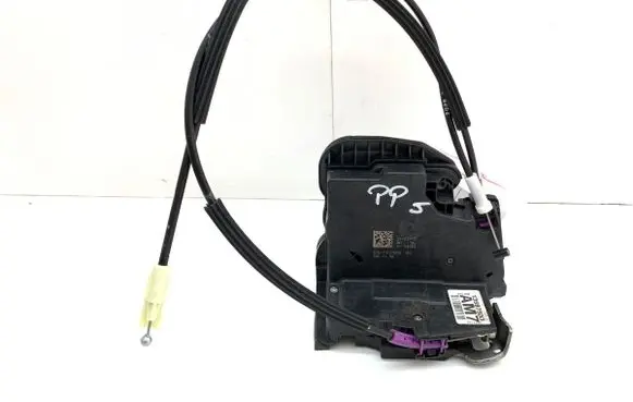 Opel Insignia B Front door lock 13597533
