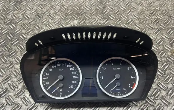 BMW 5 E60 E61 Speedometer (instrument cluster) A2053020569
